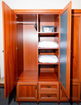 Гостиница Огни Енисея Красноярск Номер полулюкс с 1 двуспальной кроватью "Милори"-4