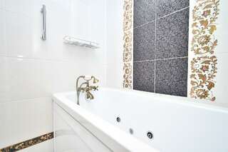 Гостиница Огни Енисея Красноярск Номер полулюкс с 1 двуспальной кроватью "Панорамный"-6