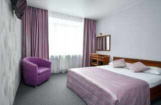 Гостиница Огни Енисея Красноярск 2-комнатный номер полулюкс с 1 двуспальной кроватью-8