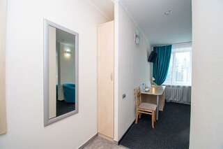 Гостиница Огни Енисея Красноярск 2-комнатный номер полулюкс с 1 двуспальной кроватью-6