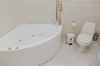 Гостиница Огни Енисея Красноярск Номер полулюкс с 1 двуспальной кроватью "Романтический"-6