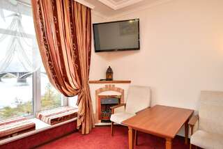 Гостиница Огни Енисея Красноярск Номер полулюкс с 1 двуспальной кроватью Огни Енисея-4