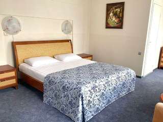 Гостиница Огни Енисея Красноярск Номер полулюкс семейный с 1 двуспальной кроватью-3