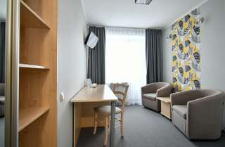 Гостиница Огни Енисея Красноярск 2-комнатный номер полулюкс с 1 двуспальной кроватью-10