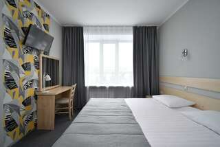 Гостиница Огни Енисея Красноярск 2-комнатный номер полулюкс с 1 двуспальной кроватью-7