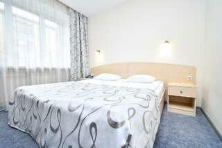 Гостиница Огни Енисея Красноярск Номер полулюкс с 1 двуспальной кроватью-1