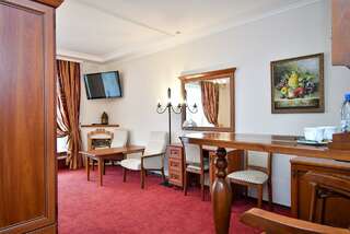 Гостиница Огни Енисея Красноярск Номер полулюкс с 1 двуспальной кроватью Огни Енисея-6