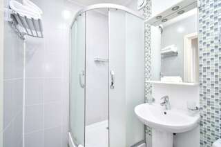 Гостиница Огни Енисея Красноярск 2-комнатный номер полулюкс с 1 двуспальной кроватью-12