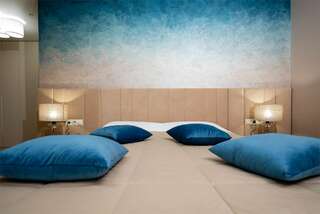 Гостиница Огни Енисея Красноярск Джуниор Сюит "Акварель"-1